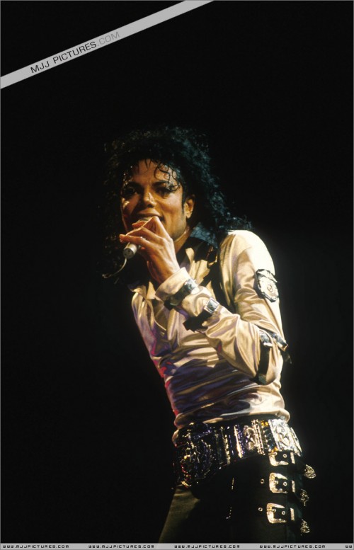 Michael Jackson performing onstage at his first solo concert in Kansas City, Missouri in 1998. Photo