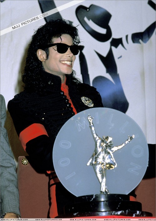 CBS Records Top Selling Artist Of The Decade 1990 (15)