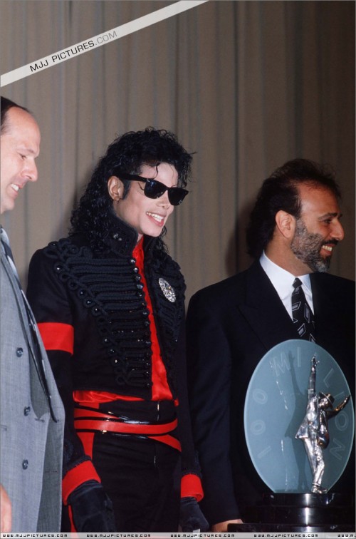 CBS Records Top Selling Artist Of The Decade 1990 (6)