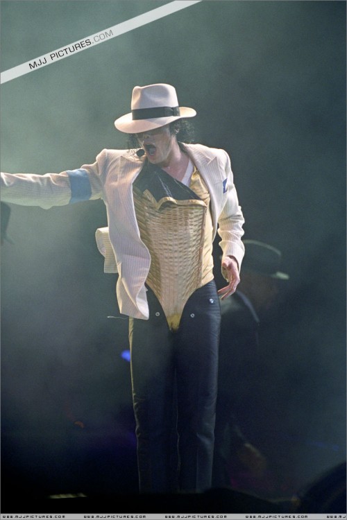 Dangerous World Tour (143)