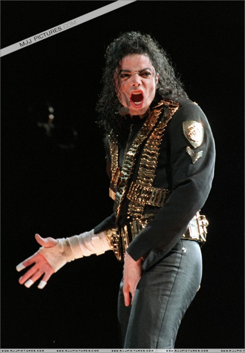 Dangerous World Tour (212)