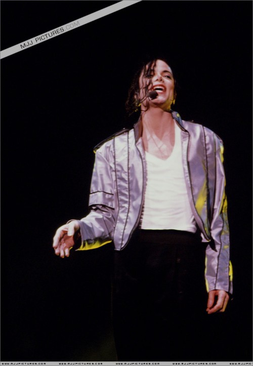 Dangerous World Tour (29)