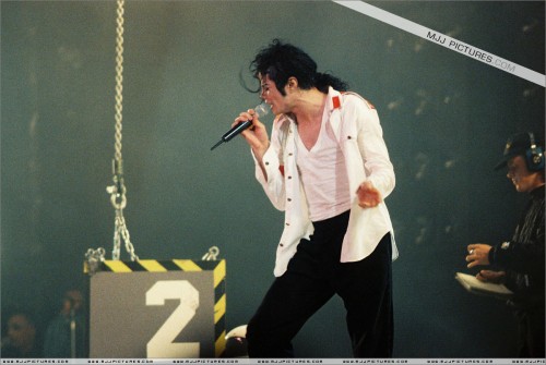 Dangerous World Tour (296)