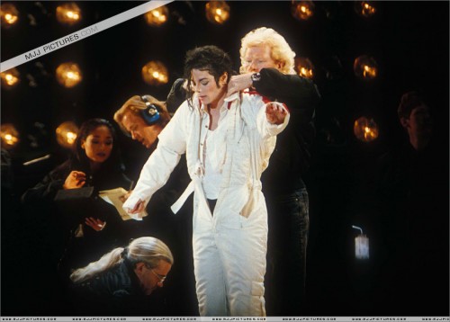 Dangerous World Tour (310)