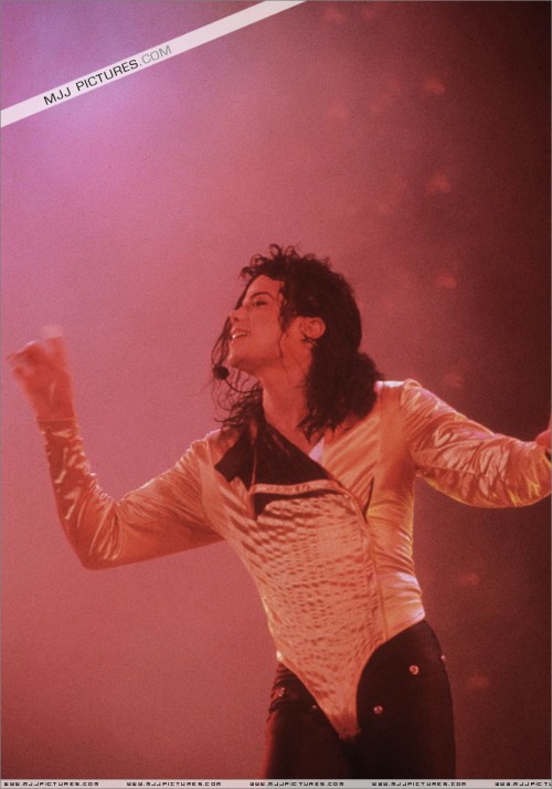 Dangerous World Tour (381)