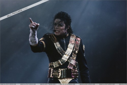 Dangerous World Tour (384)