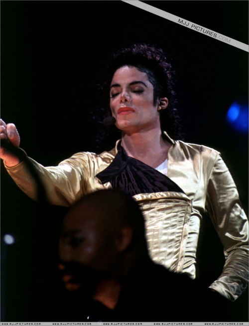 Dangerous World Tour (412)