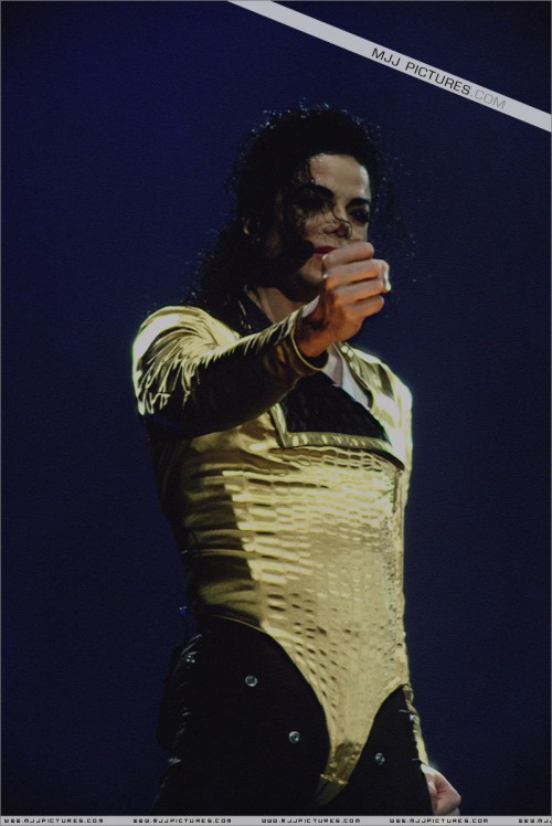 Dangerous World Tour (424)