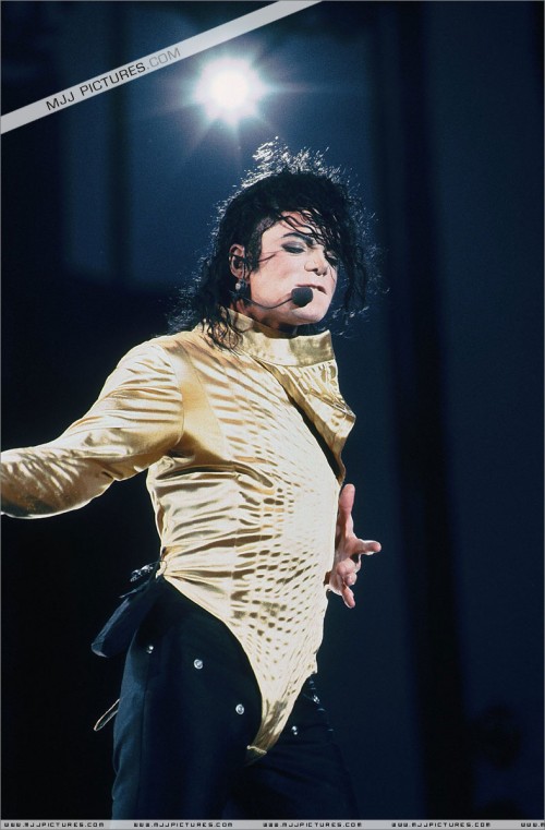 Dangerous World Tour (715)