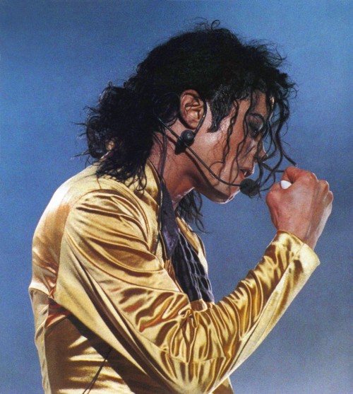 Dangerous World Tour (718)