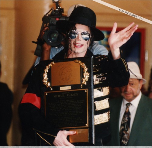 GuinnessBookofWorldRecords19931.jpg