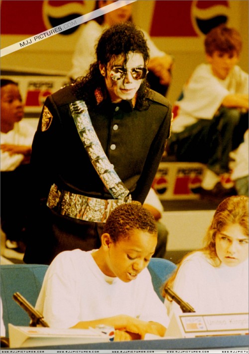 HealTheWorldFoundationPressConference199224.jpg