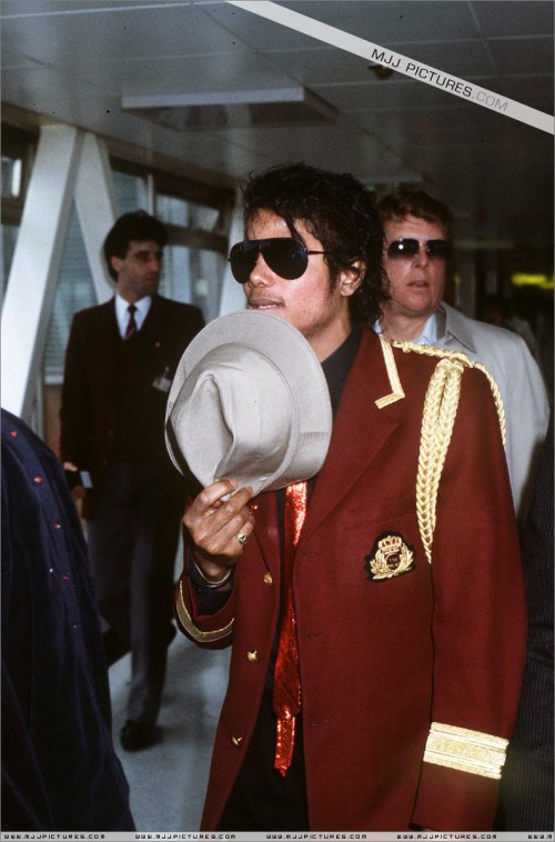 Michael arrives in London 1985 (2)