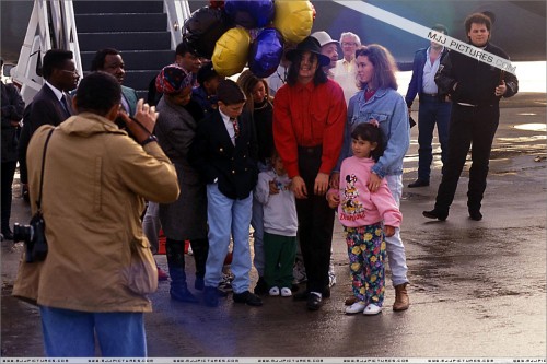 Michael at Los Angeles Airport 1992 (12)