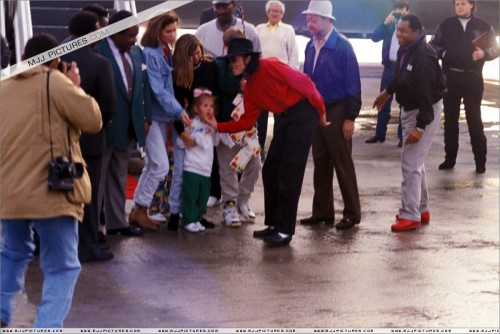 Michael at Los Angeles Airport 1992 (14)