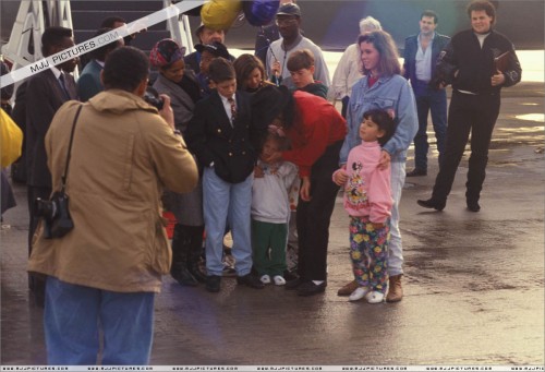 Michael at Los Angeles Airport 1992 (15)