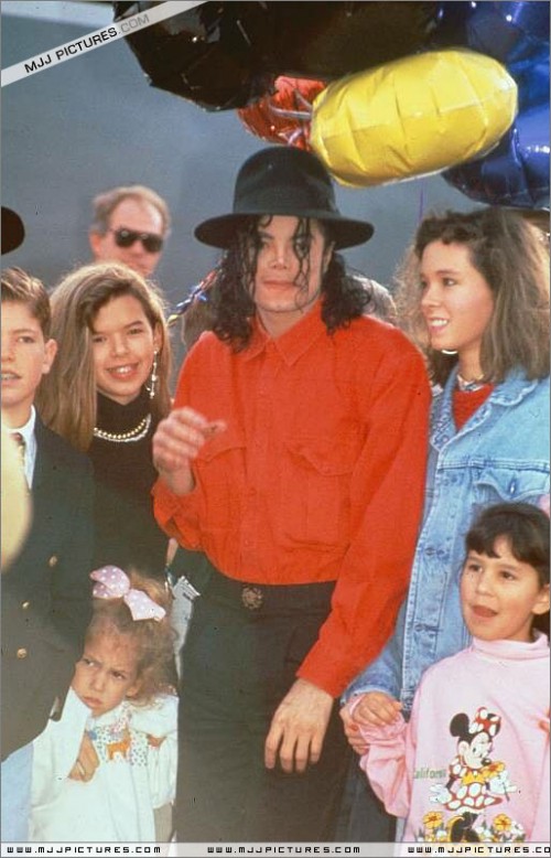 MichaelatLosAngelesAirport199217.jpg