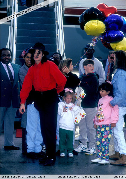 MichaelatLosAngelesAirport199220.jpg