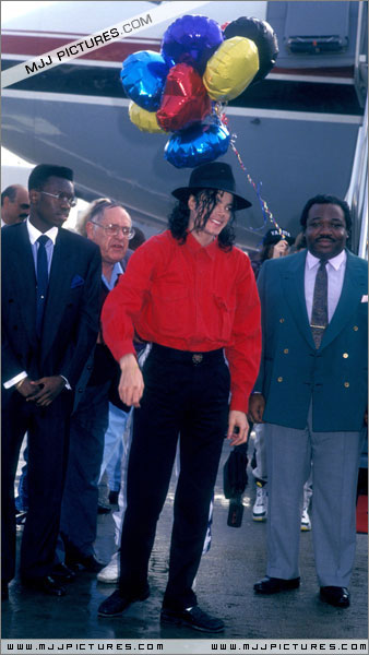 MichaelatLosAngelesAirport199222.jpg