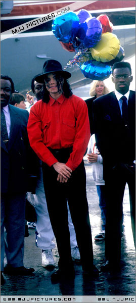 MichaelatLosAngelesAirport199224.jpg