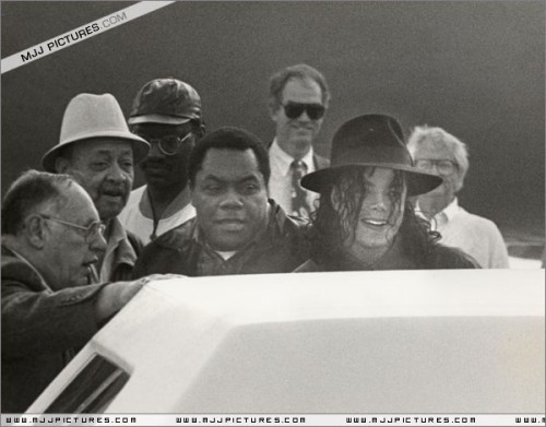 MichaelatLosAngelesAirport199225.jpg