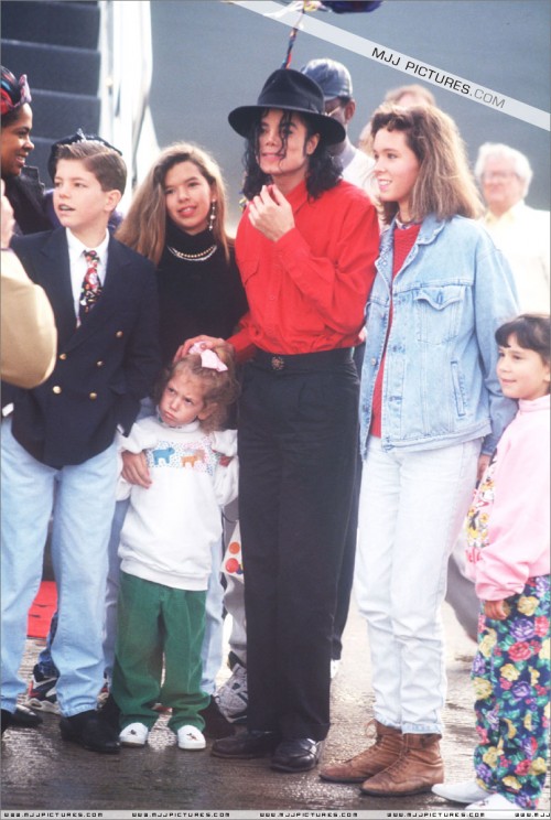 Michael at Los Angeles Airport 1992 (7)