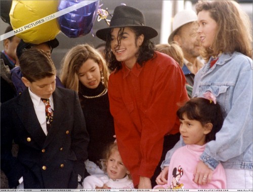 MichaelatLosAngelesAirport19929.jpg