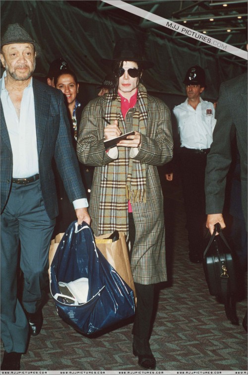 MichaelattheHeathrowAirportLondon19921.jpg