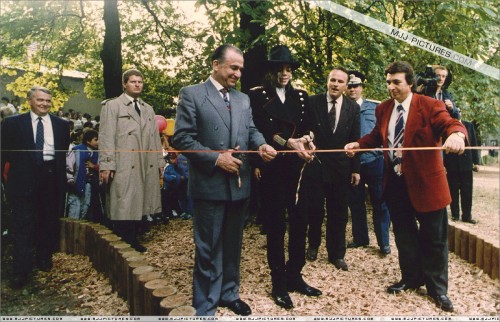 MichaelvisitsBucharest19921.jpg