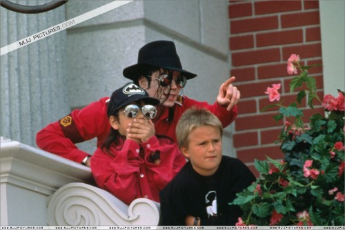 Michael visits Disneyland Paris 1992 (18)