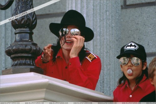 Michael visits Disneyland Paris 1992 (20)