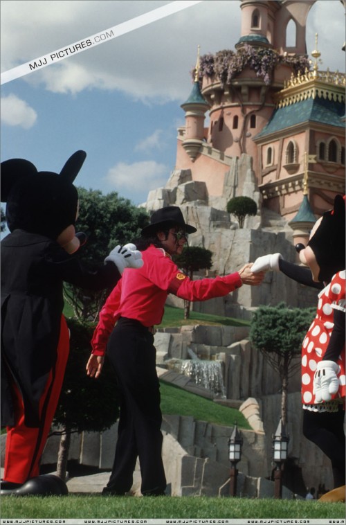 MichaelvisitsDisneylandParis19926.jpg