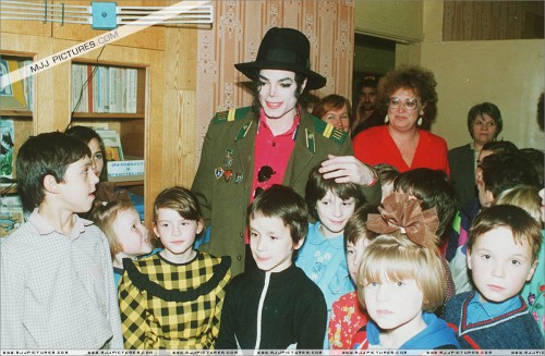 Michael visits an orphanage in Moscow 1993 (2)