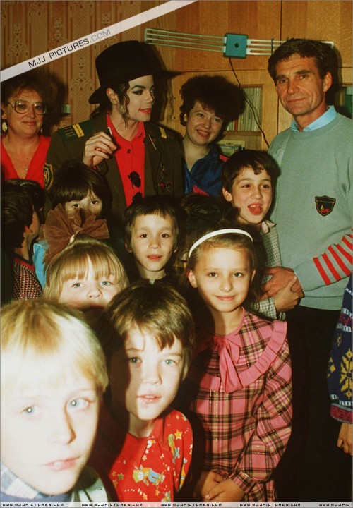 Michael visits an orphanage in Moscow 1993 (3)