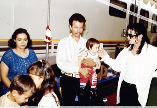 Michael visits the Sanchez Family 1992 (1)