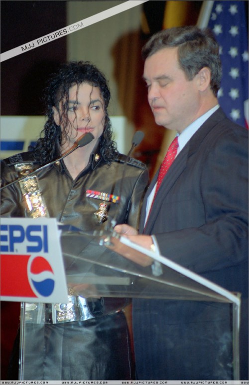 PepsiHealTheWorldFoundationPressConference199214.jpg