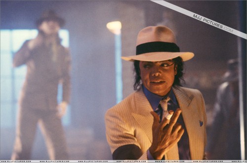 Smooth Criminal (4)