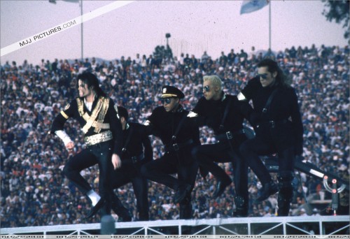 SuperBowlXXVIIHalftimeShow1993108.jpg