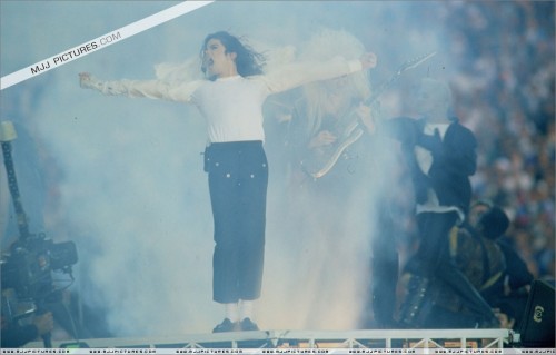 SuperBowlXXVIIHalftimeShow1993111.jpg