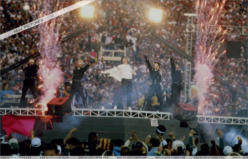 SuperBowlXXVIIHalftimeShow1993112.jpg