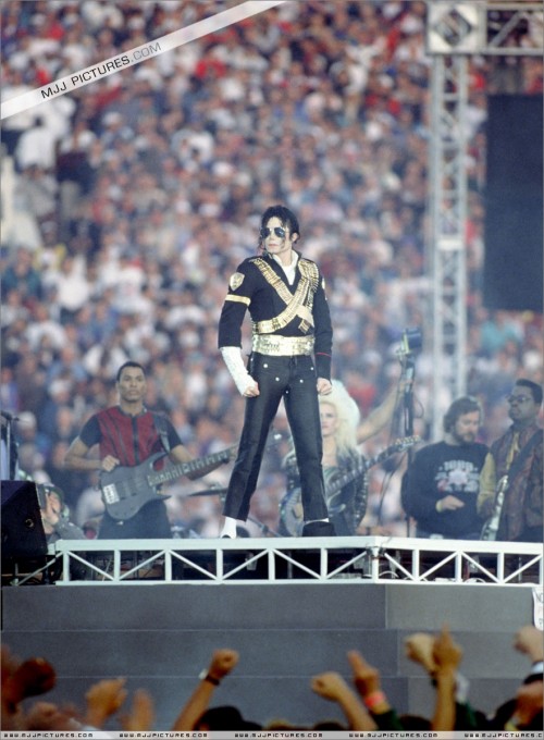 SuperBowlXXVIIHalftimeShow199331.jpg