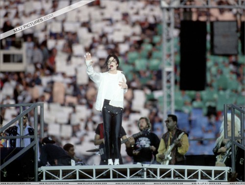 SuperBowlXXVIIHalftimeShow199336.jpg