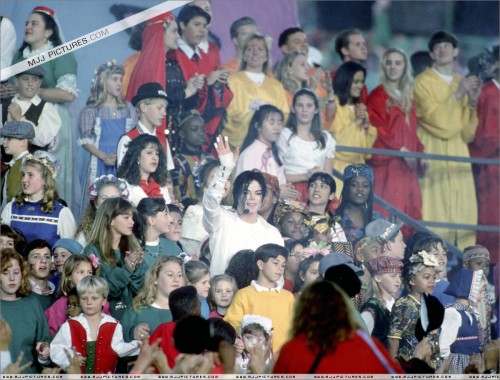 SuperBowlXXVIIHalftimeShow19934.jpg