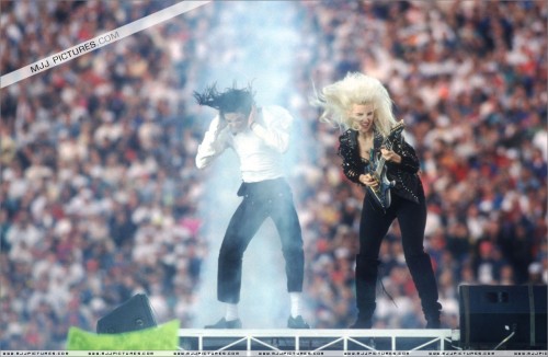 SuperBowlXXVIIHalftimeShow199377.jpg