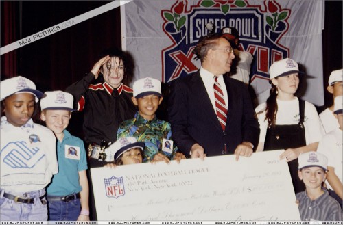 SuperBowlXXVIIPre-ShowPressConference199343.jpg