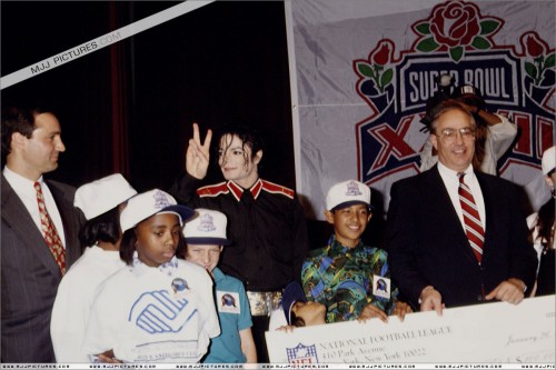 SuperBowlXXVIIPre-ShowPressConference199346.jpg