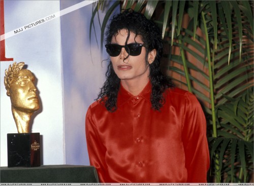 TheBMIMichaelJacksonAward19901.jpg