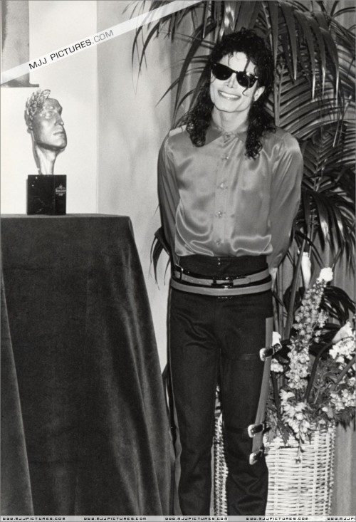 TheBMIMichaelJacksonAward199015.jpg