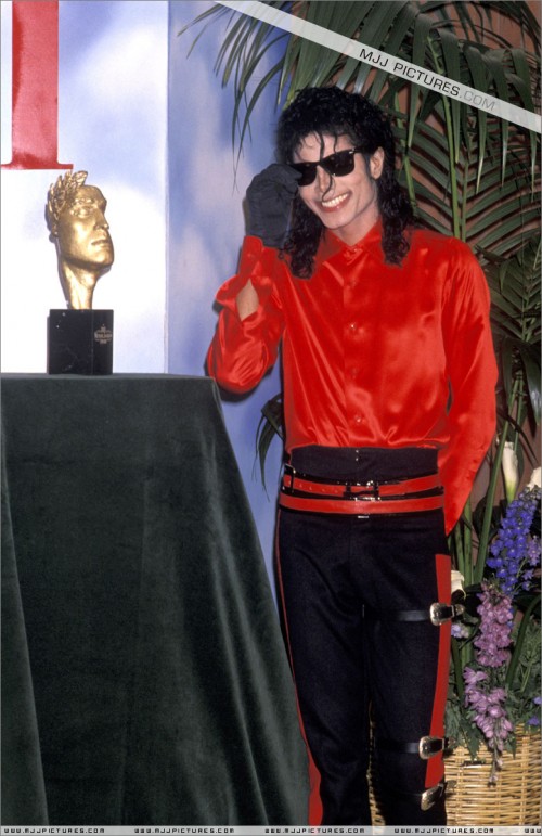 TheBMIMichaelJacksonAward199016.jpg