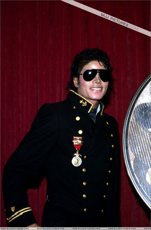 TheMichaelJacksonBurnCenter19845.jpg